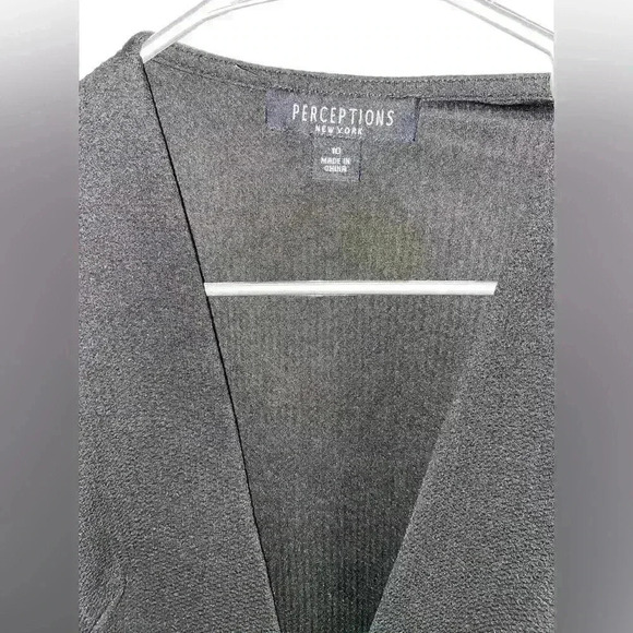 💜 Black Textured Front Zipping Cover Up Top - Picture 2 of 5